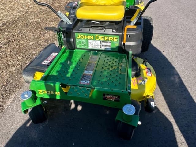 Image of John Deere Z335M equipment image 4