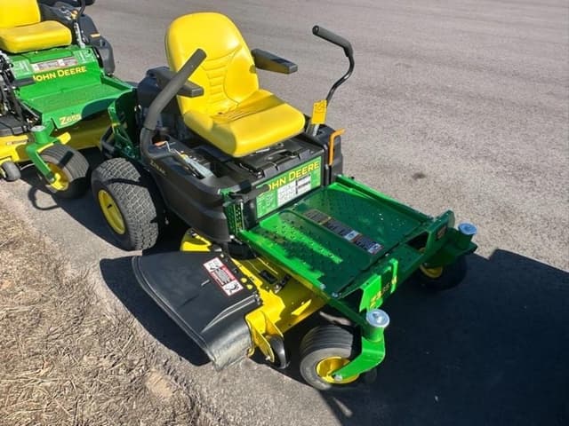 Image of John Deere Z335M equipment image 3