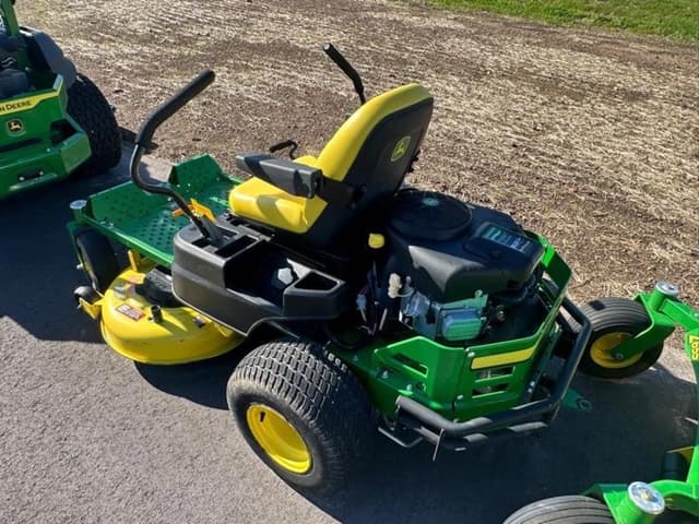 Image of John Deere Z335M equipment image 1