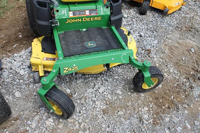 Image of John Deere Z425 equipment image 3