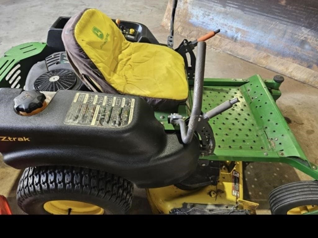 John Deere Z425 Equipment Image0