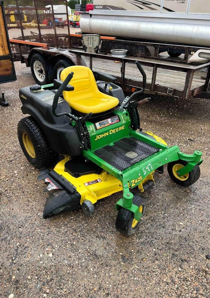 John Deere Z425 Equipment Image0