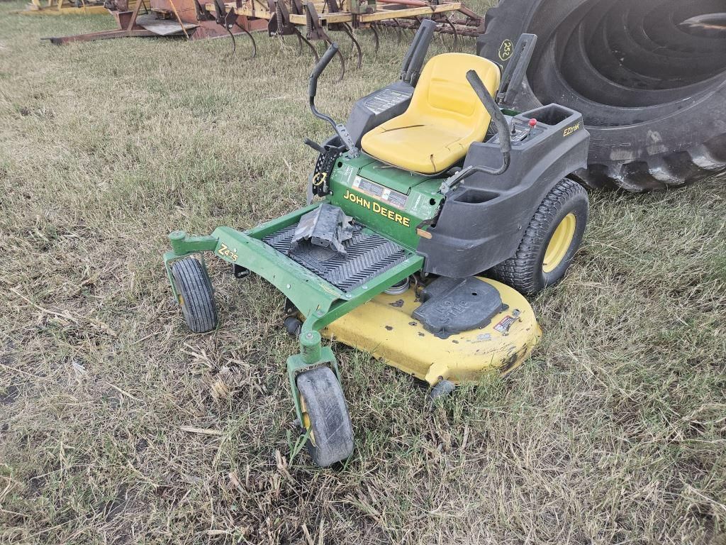 John Deere Z425 Equipment Image0