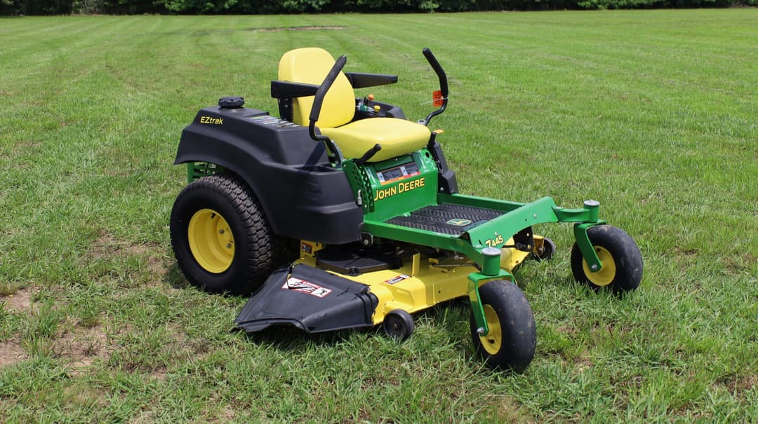 Image of John Deere Z445 Primary image