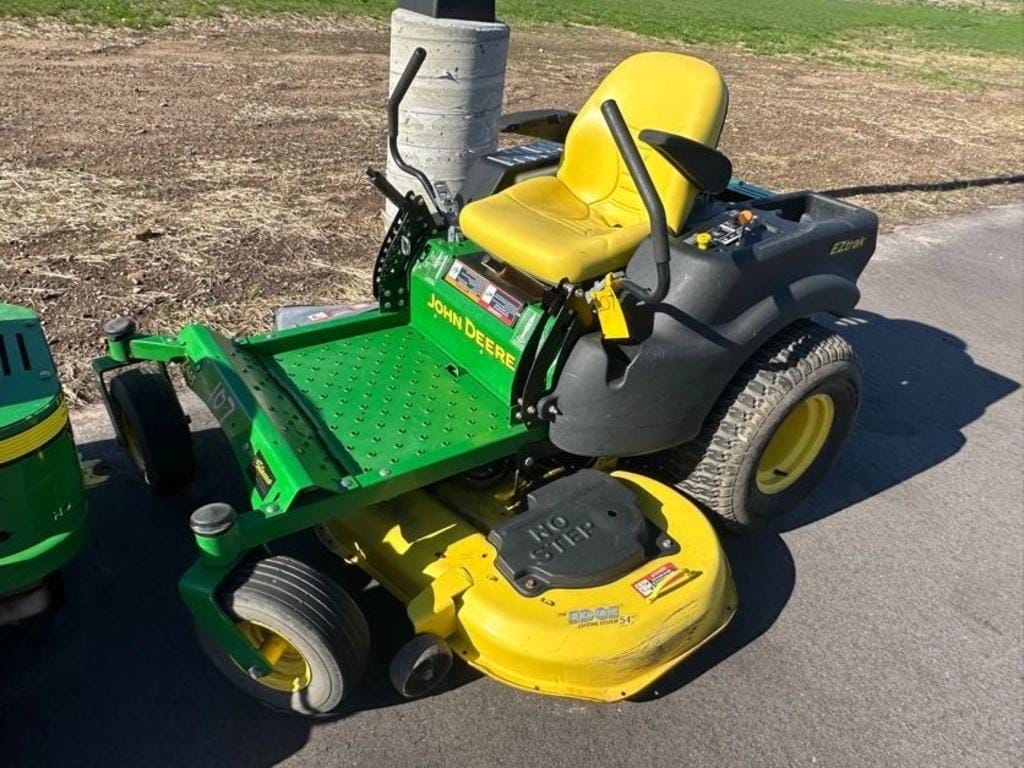 2007 John Deere Z445 Equipment Image0