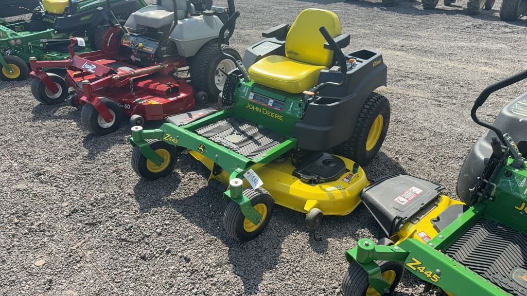 John Deere Z445 Equipment Image0