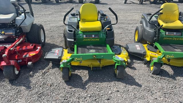 Image of John Deere Z445 equipment image 1