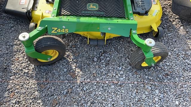 Image of John Deere Z445 equipment image 3