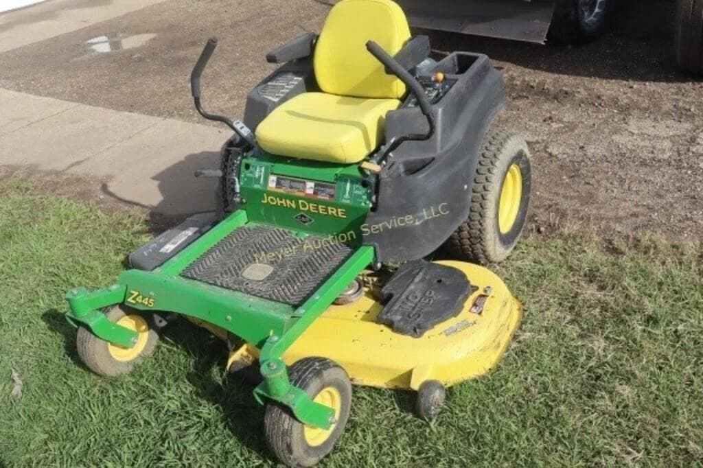 Image of John Deere Z445 Primary image