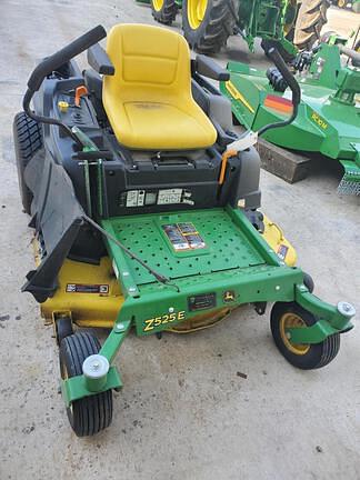 Image of John Deere Z525E equipment image 1