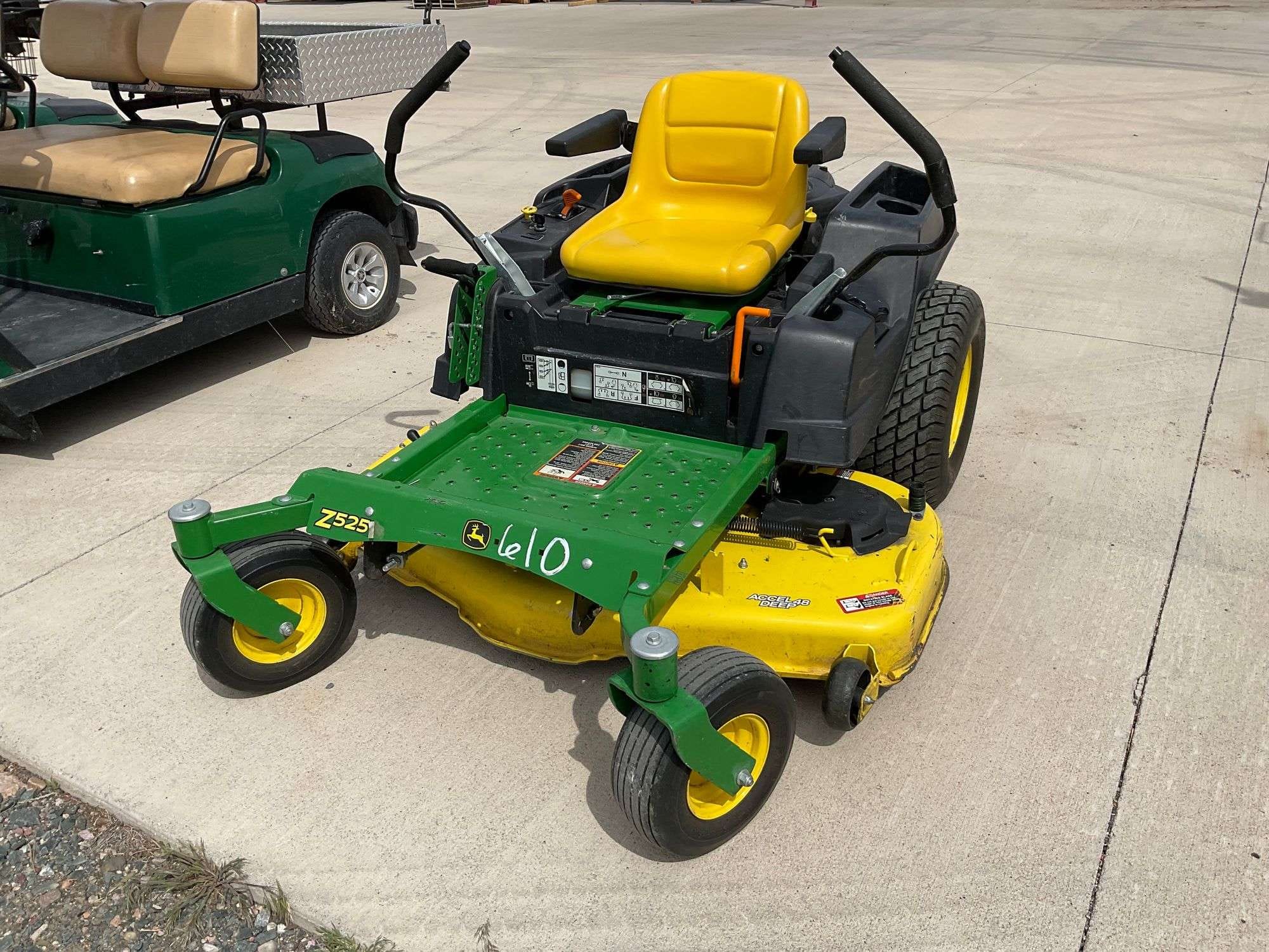 John Deere Z525E Equipment Image0