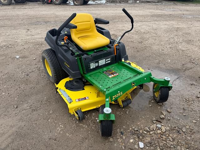 Image of John Deere Z525E equipment image 1