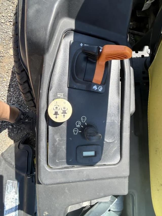 Image of John Deere Z540M equipment image 4