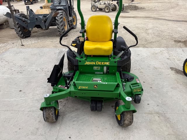 Image of John Deere Z720E equipment image 2