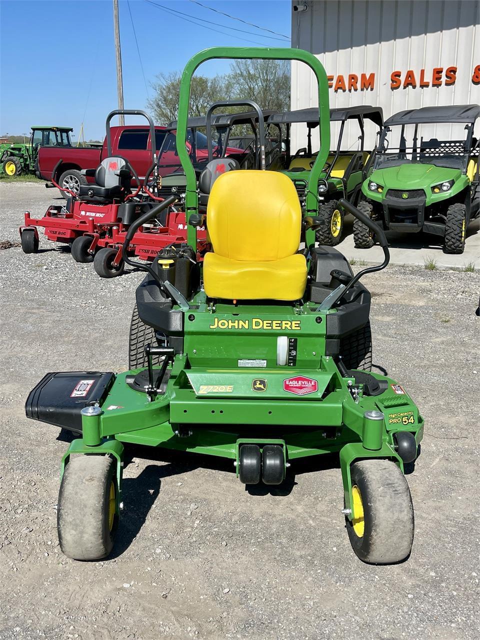 Image of John Deere Z720E Image 1