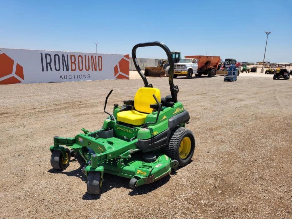 John Deere Z820A Equipment Image0