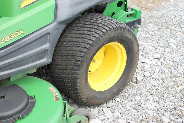 Image of John Deere Z830A equipment image 2