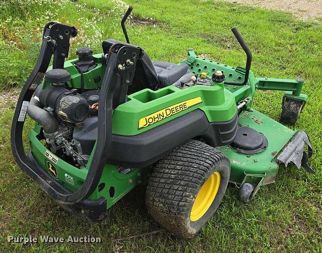 Image of John Deere Z830A equipment image 4