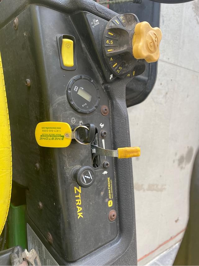 Image of John Deere Z915B equipment image 4