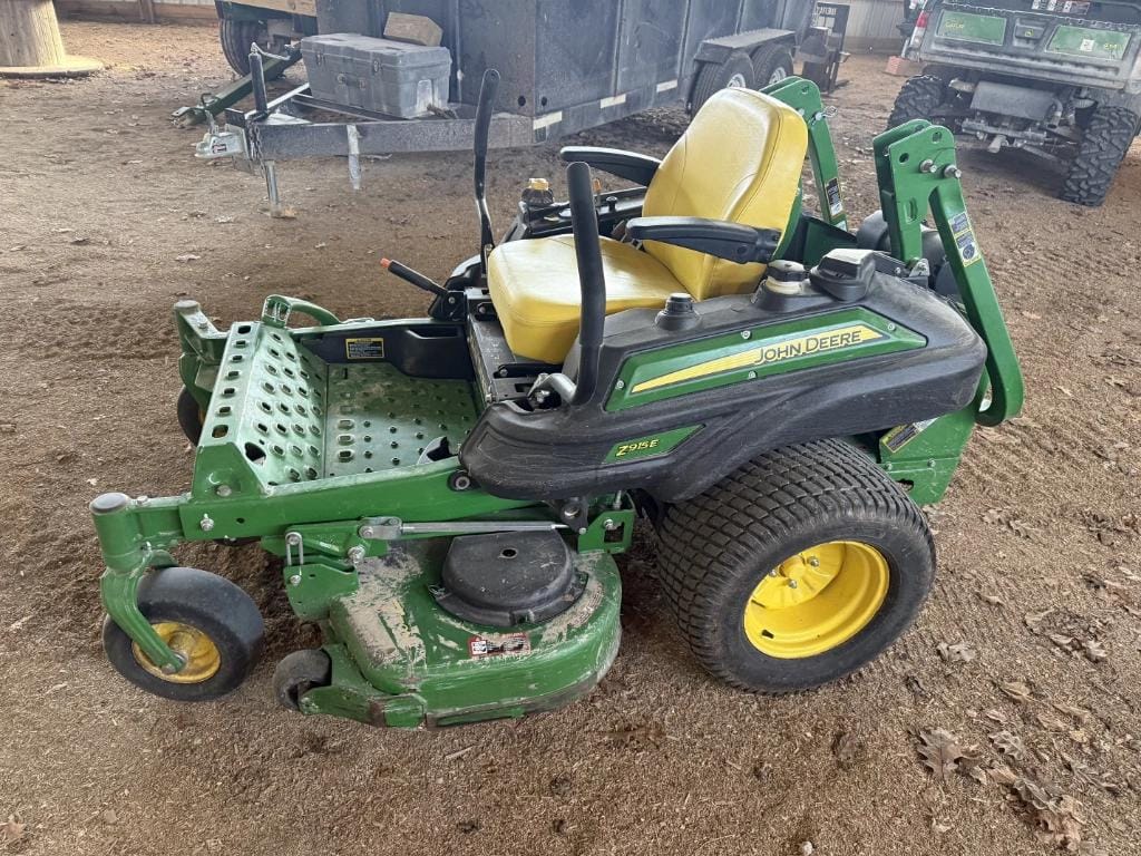 John Deere Z915E Equipment Image0