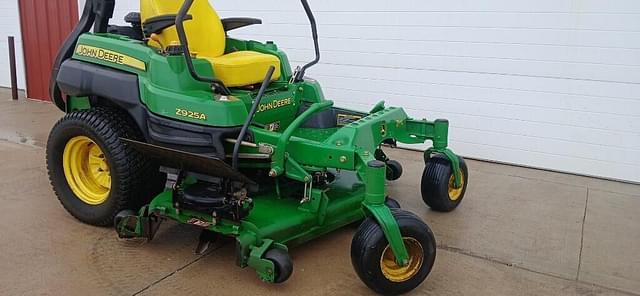 Image of John Deere Z925A equipment image 1