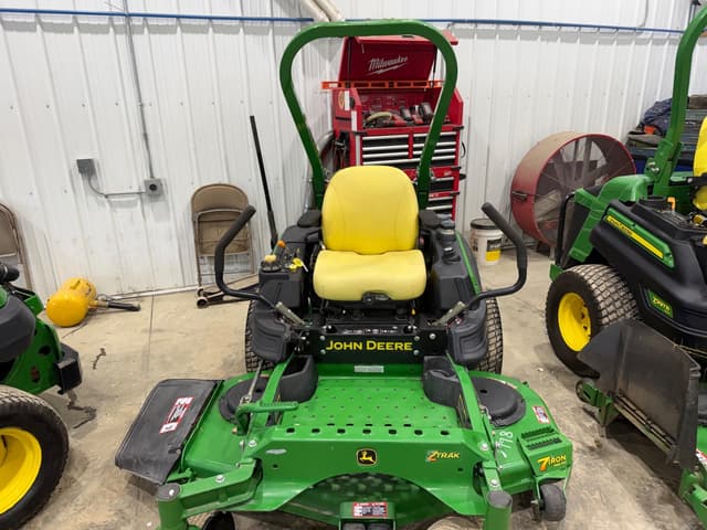 Image of John Deere Z925M equipment image 1