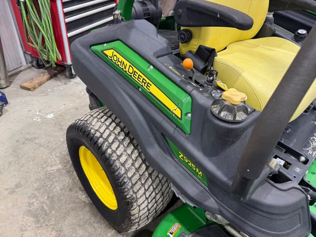 Image of John Deere Z925M equipment image 3