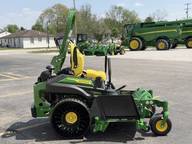 Image of John Deere Z930M equipment image 1