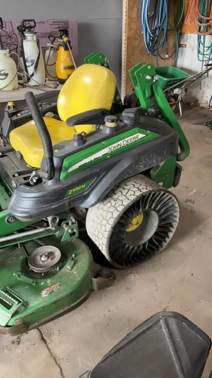 Image of John Deere Z930M equipment image 3