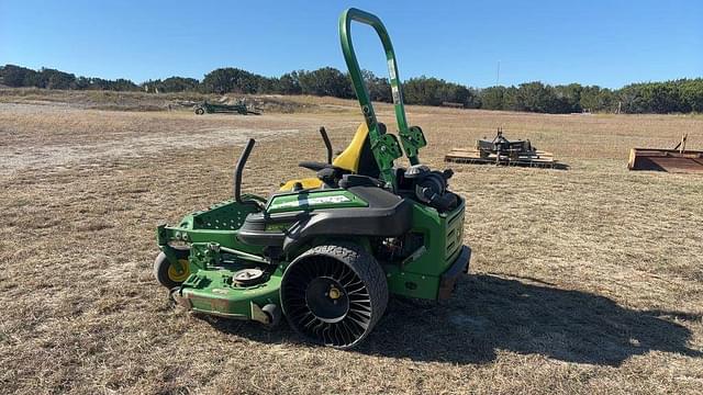 Image of John Deere Z930M equipment image 1