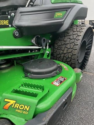 Image of John Deere Z955M equipment image 4