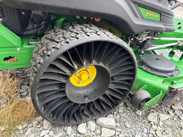 Image of John Deere Z960M equipment image 3