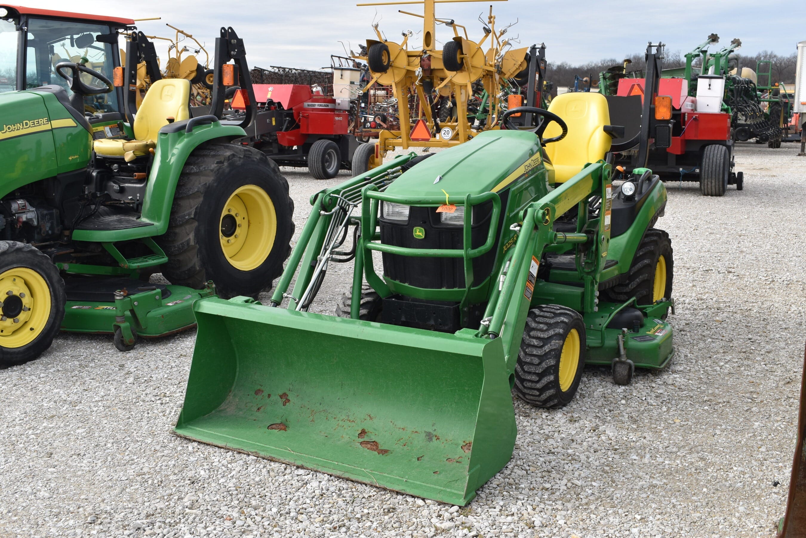 John Deere 1025R Equipment Image0