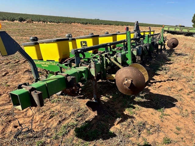 John Deere 1700 Equipment Image0