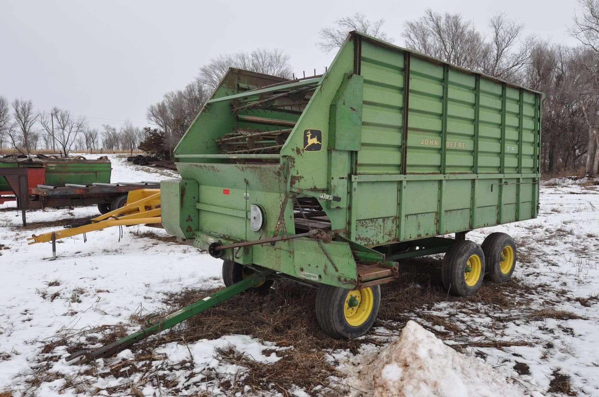 John Deere 716 Equipment Image0