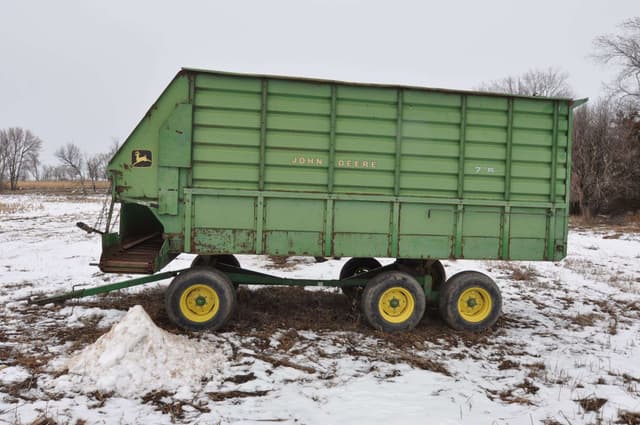 Image of John Deere 716 equipment image 1