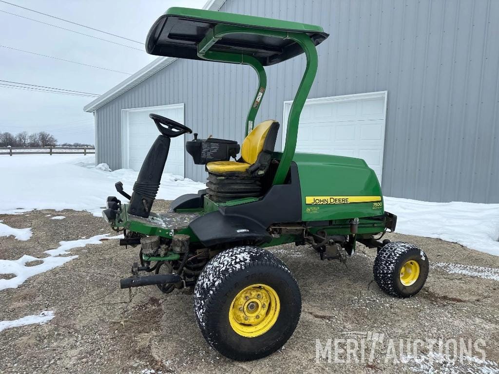 John Deere 7500 Equipment Image0
