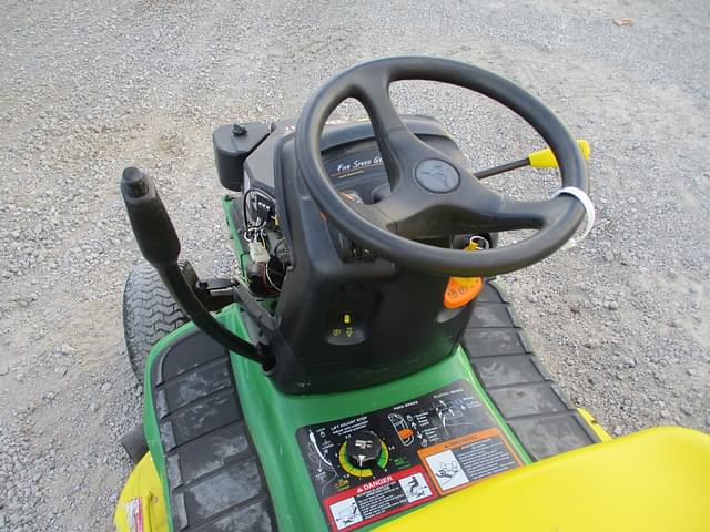 Image of John Deere LT133 equipment image 4