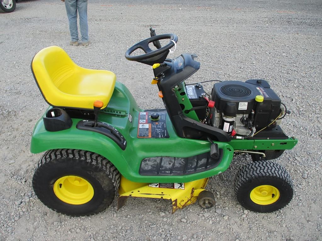 Image of John Deere LT133 Primary image