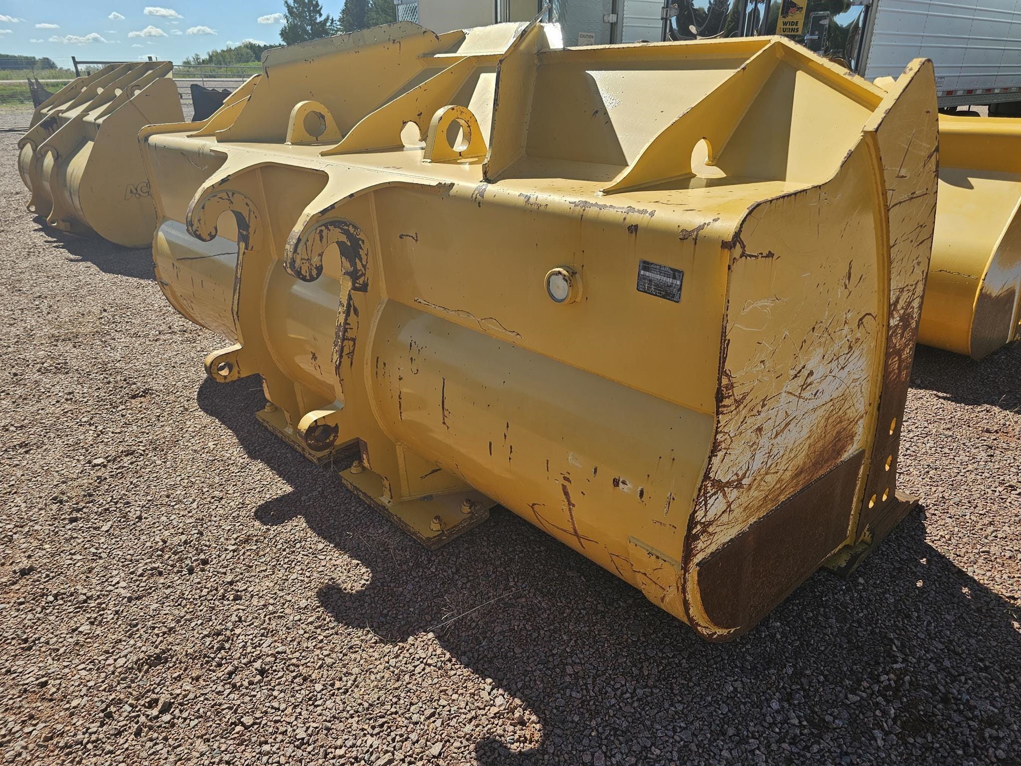 John Deere Bucket Equipment Image0