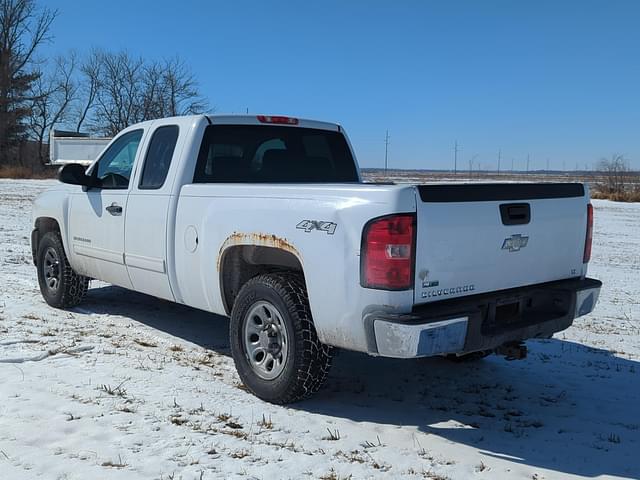 Image of Chevrolet Silverado equipment image 3