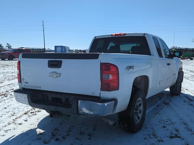 Image of Chevrolet Silverado equipment image 2