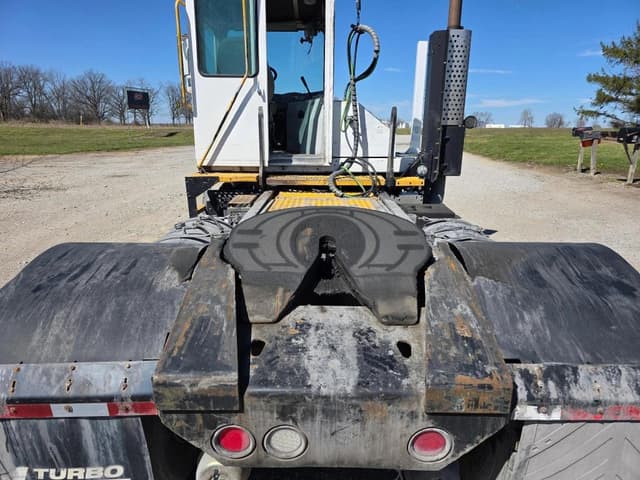 Image of Kalmar 4X2 equipment image 3