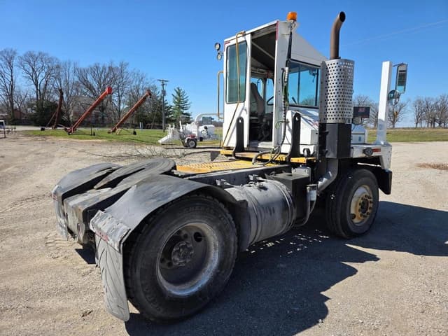 Image of Kalmar 4X2 equipment image 4