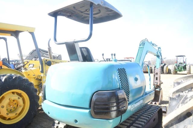Image of Komatsu PC20 equipment image 1
