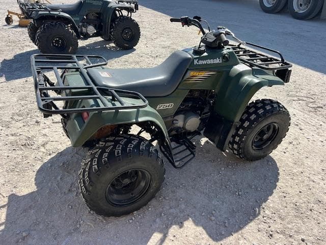 Image of Kawasaki Bayou 250 equipment image 4