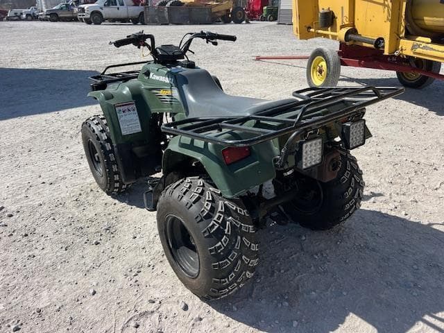 Image of Kawasaki Bayou 250 equipment image 2