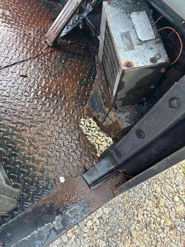 Image of Kawasaki Mule 3010 equipment image 4