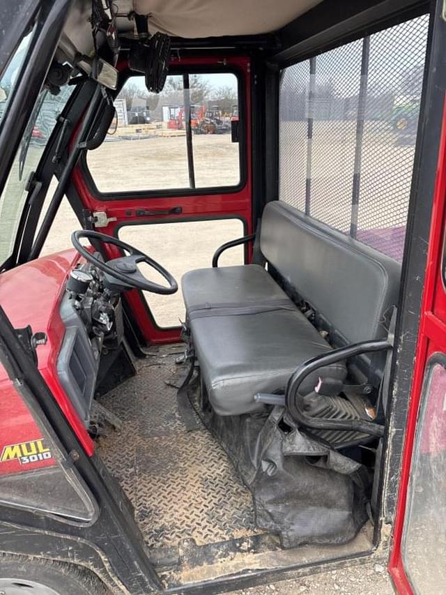 Image of Kawasaki Mule 3010 equipment image 4