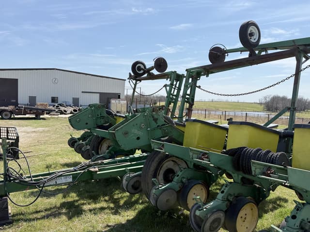 Image of John Deere 7200 equipment image 2